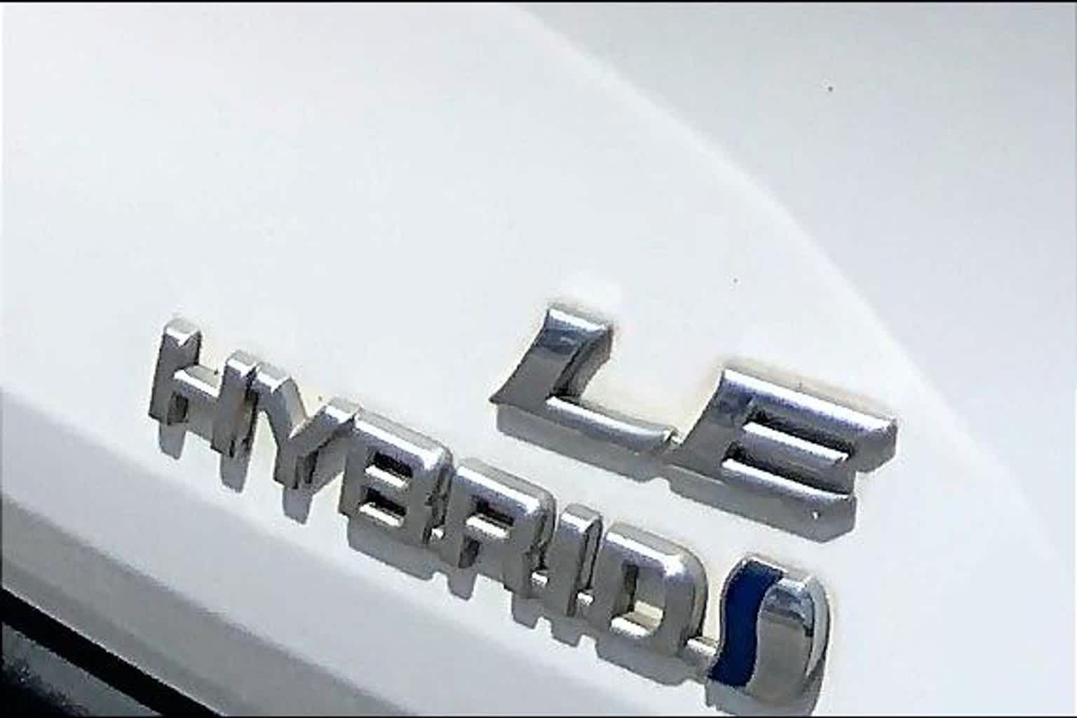 Used 2023 Ice Cap Toyota LE image 30
