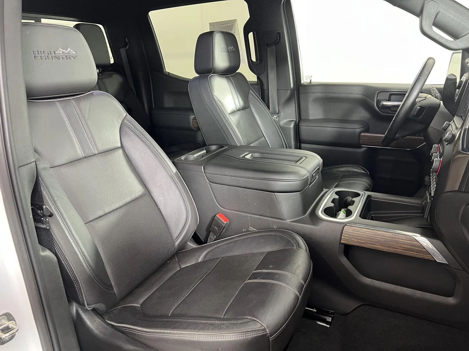 Used 2021 Pearl Chevrolet High Country image 22