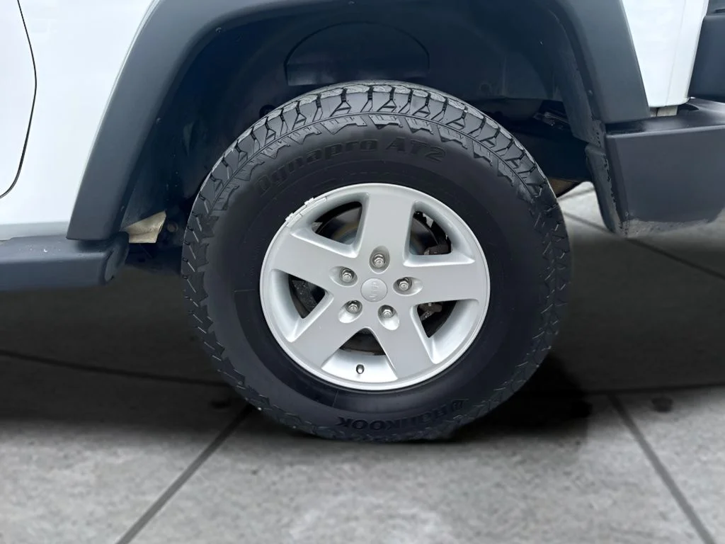 Used 2015 White Jeep Sport image 20