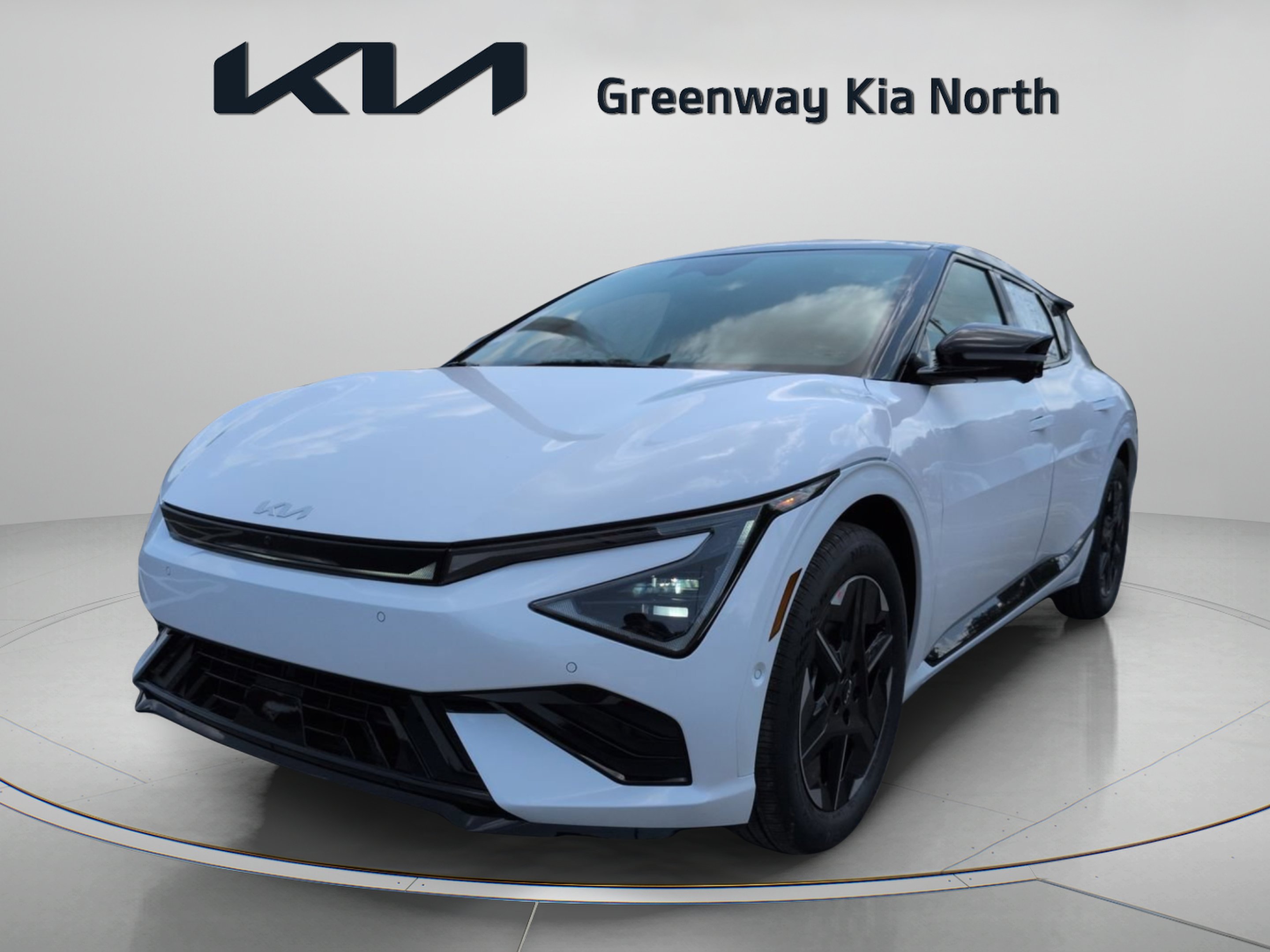 New 2026 Glacial White Pearl / Black Ro Kia GT-LINE image 4