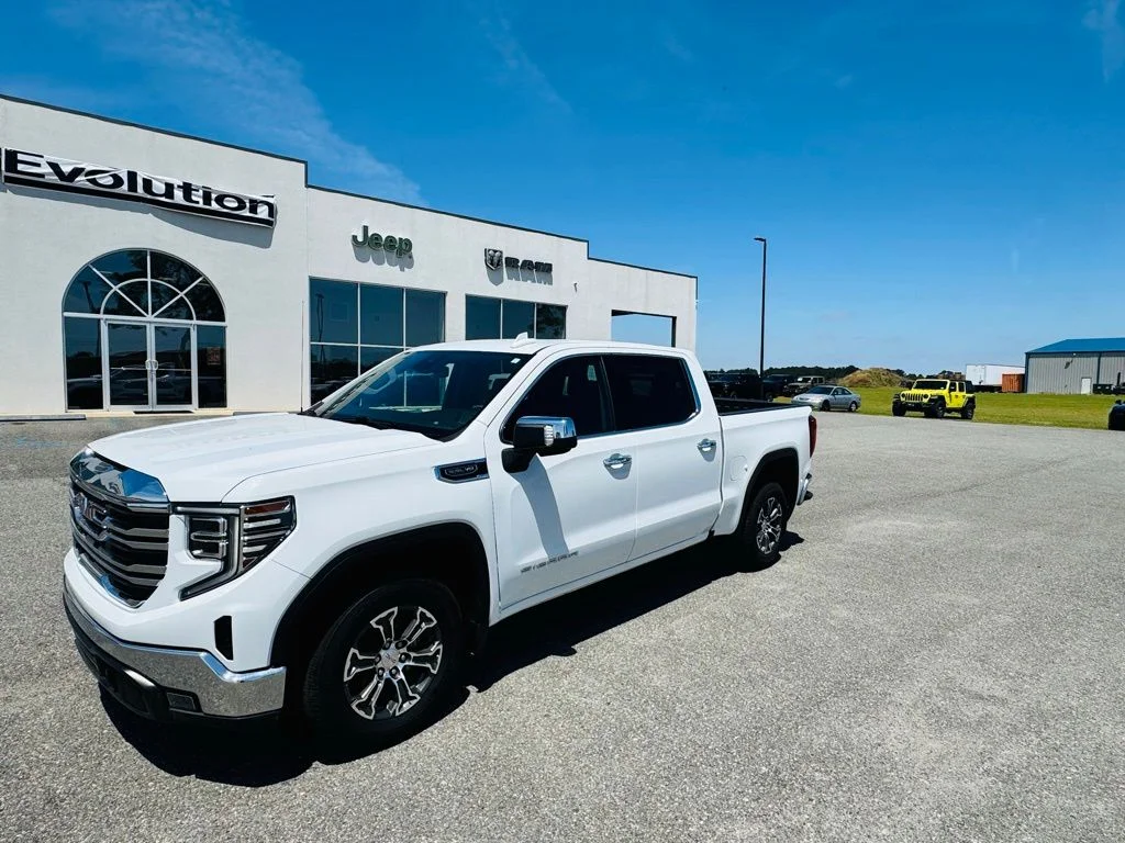 2024 GMC Sierra 2WD Crew Cab Short Box SLT's photo