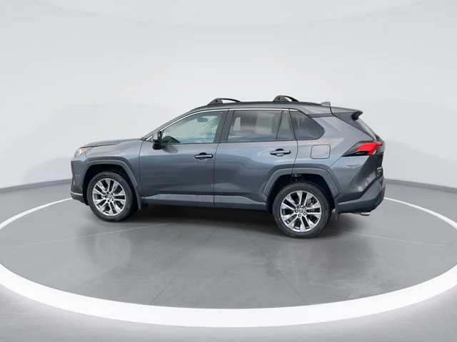 Used 2020 Gray Toyota XLE Premium image 5