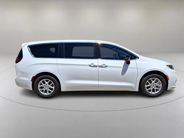Used 2025 White Chrysler Select image 12