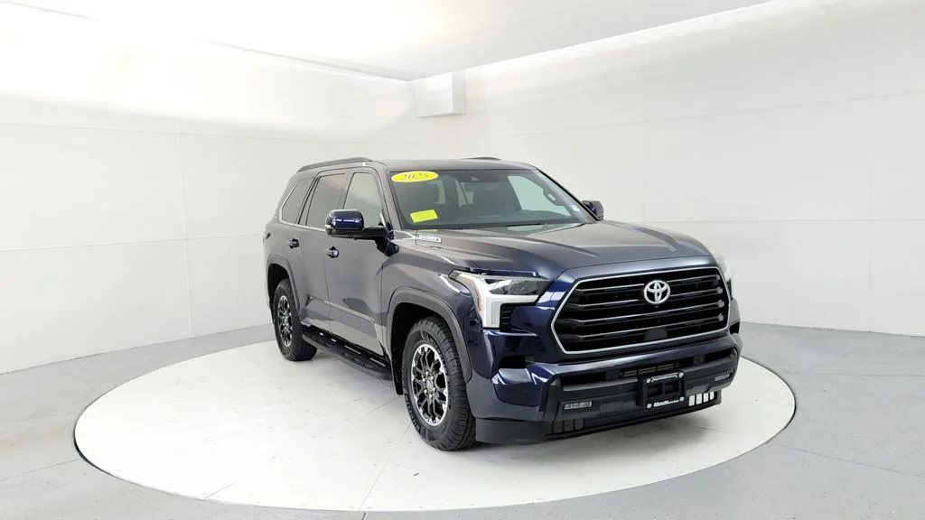 2025 Toyota Sequoia SR5 4WD i-FORCE MAX Hybrid's photo