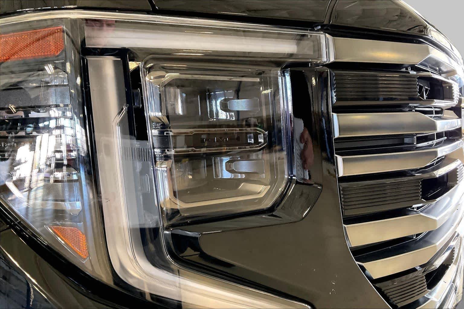 Used 2025 Onyx Black GMC AT4 image 25