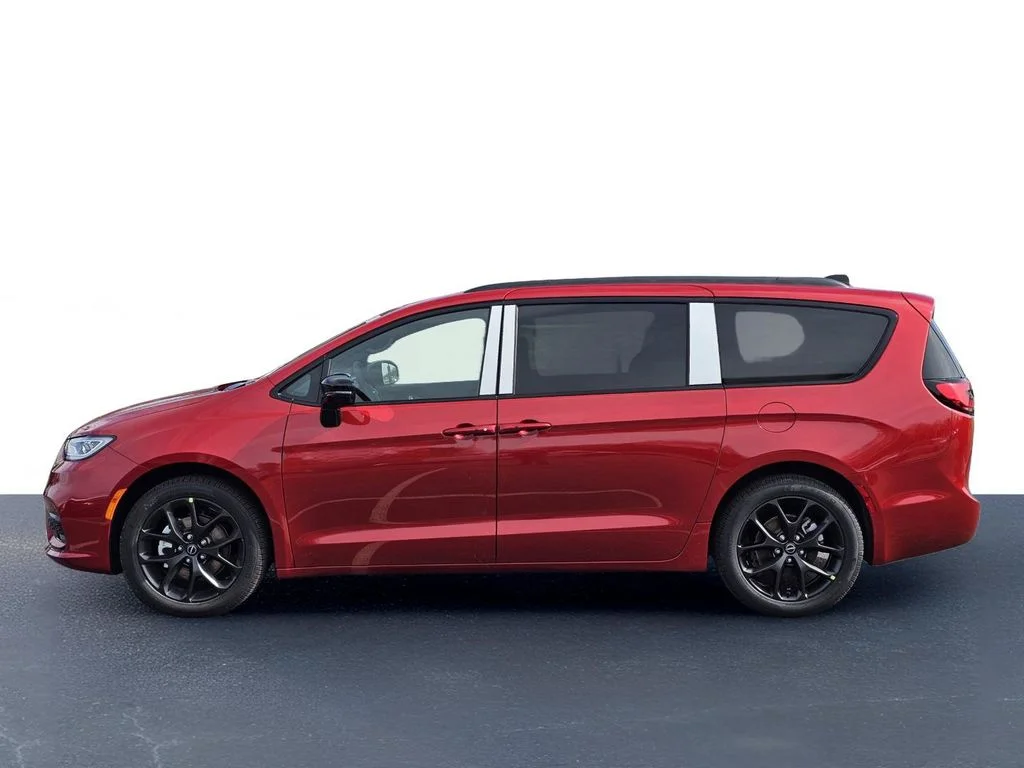 New 2026 Red Hot Pearl-Coat Exterior Paint Chrysler Select image 13