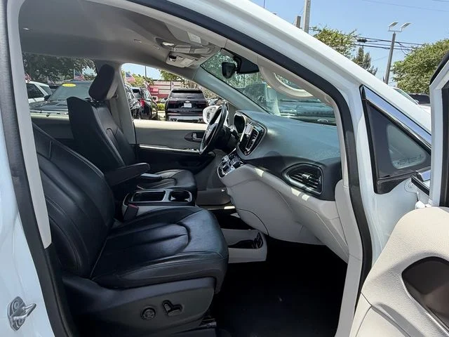 Used 2018 White Chrysler Touring L Plus image 19