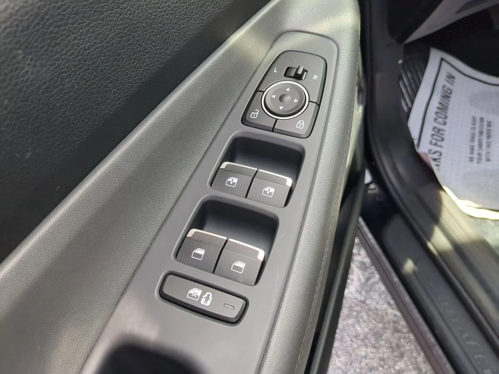 Used 2023 Black Hyundai SEL image 18