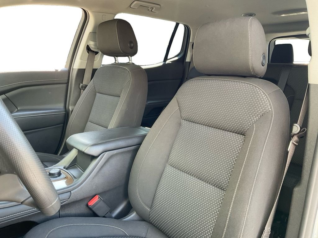 Used 2023 Silver GMC SLE image 27