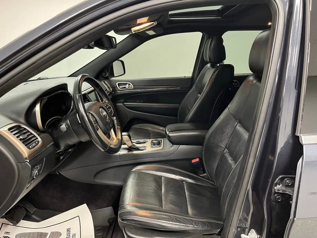 Used 2016 Gray Jeep Limited image 21