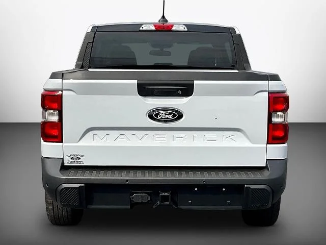 New 2025 Space White Metallic Ford XLT image 18