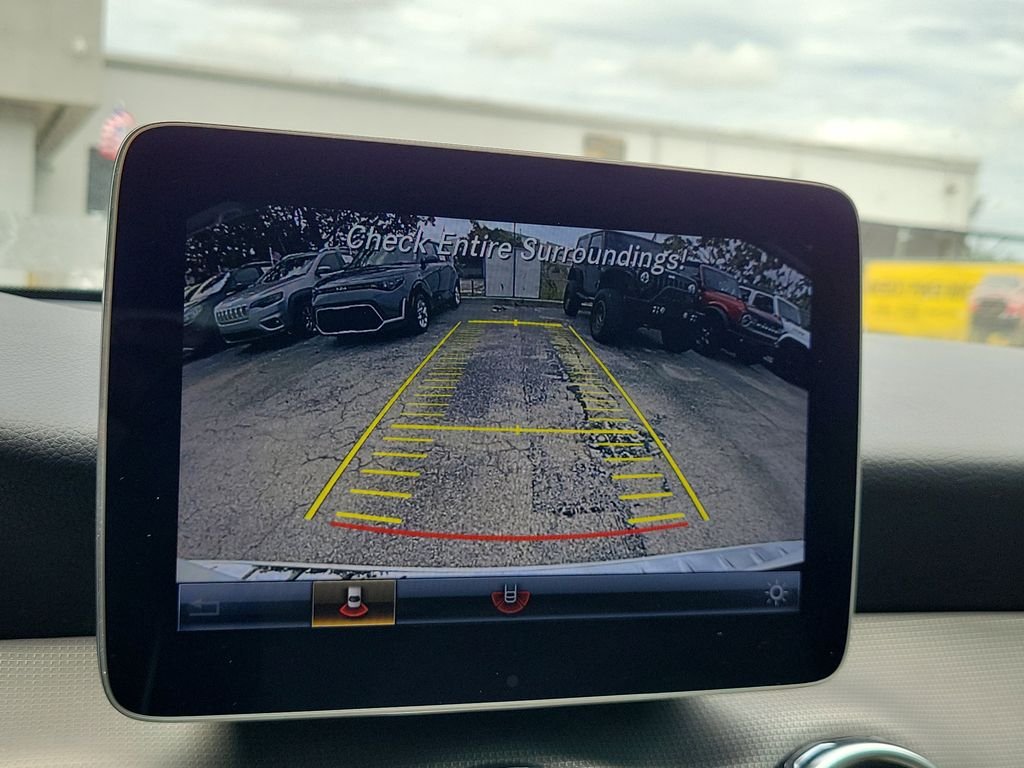 Used 2020 White Mercedes-Benz GLA 250 image 30