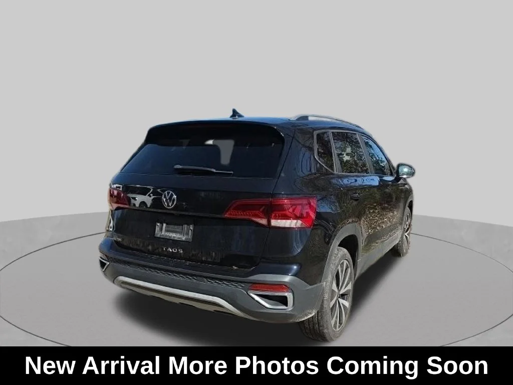 Used 2023 Deep Black Pearl Volkswagen 1.5T SE image 3