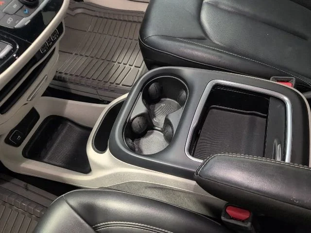 Used 2023  Chrysler Touring L image 17