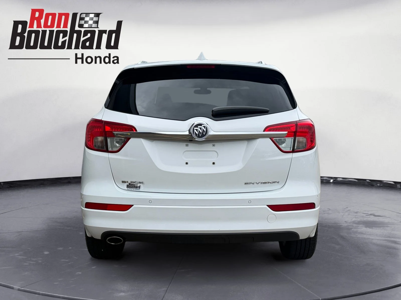 Used 2017 Summit White Buick Essence image 3