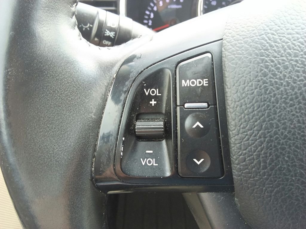 Used 2012 Black Kia EX image 21