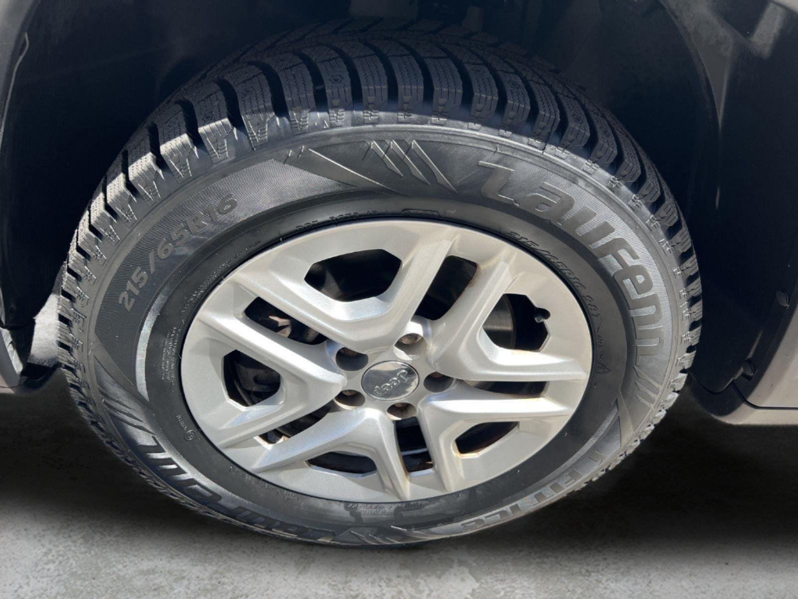 Used 2018 White Clearcoat Jeep Sport image 12