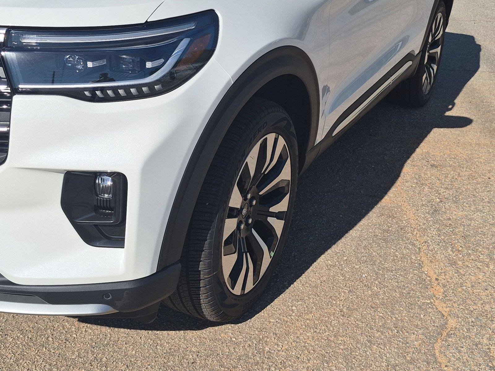 New 2027 Star White Metallic Tri-Coat Ford Platinum™ image 9