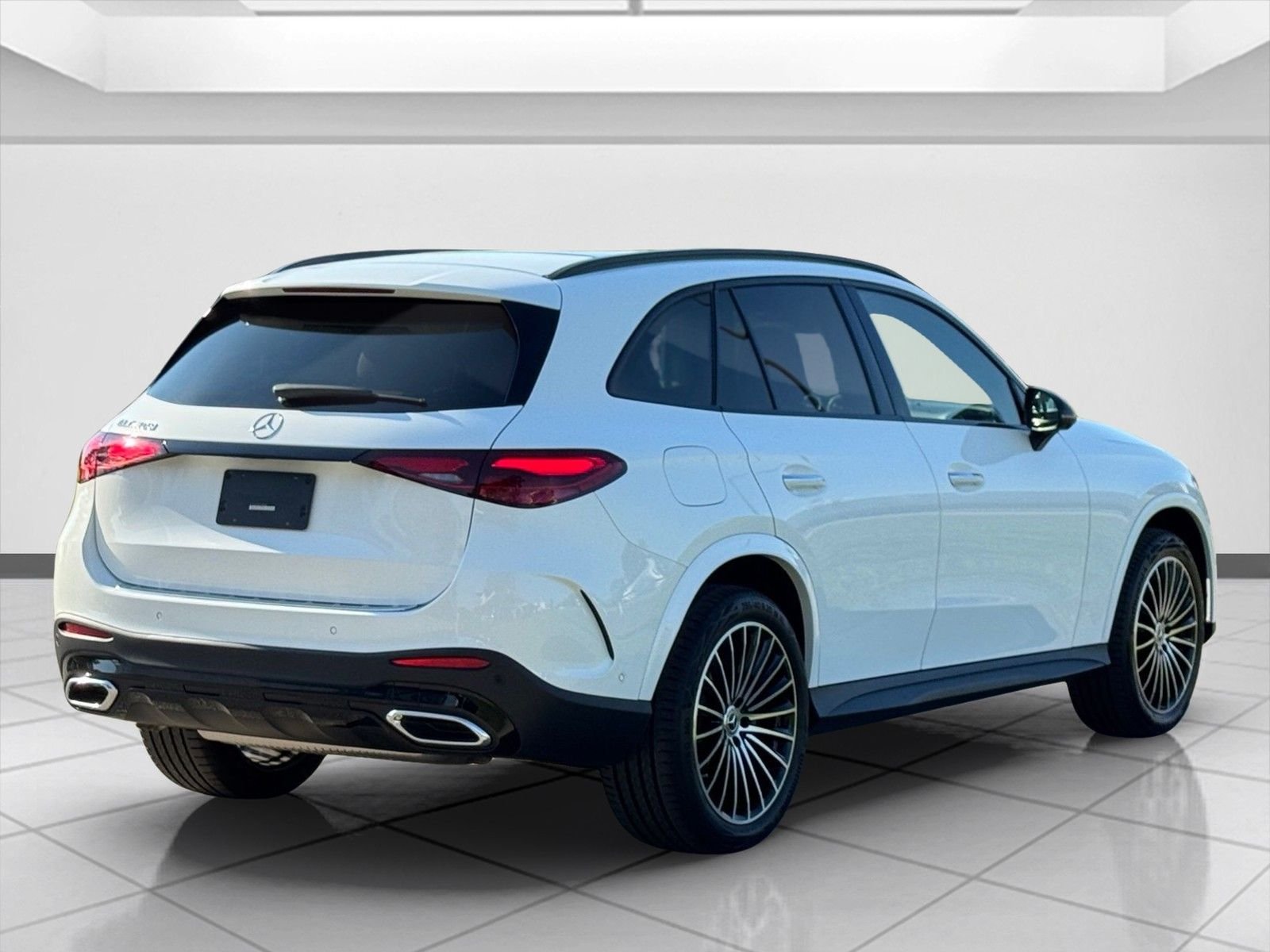 New 2026 Polar White Mercedes-Benz GLC 300 image 3