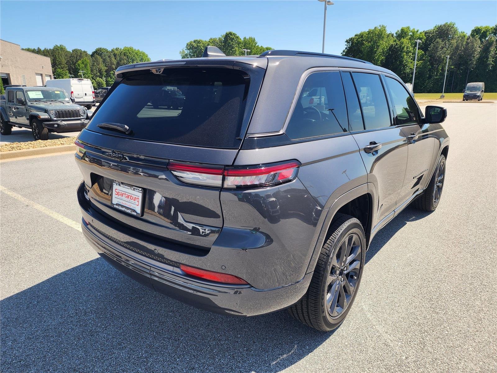 New 2026 Baltic Gray Metallic Clear-Coat Exterior Paint Jeep Limited Reserve image 6