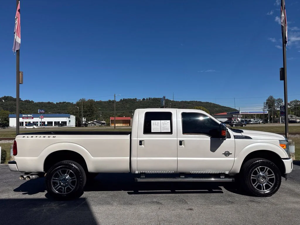 Used 2016 White Platinum Clearcoat Metallic Ford Platinum image 18