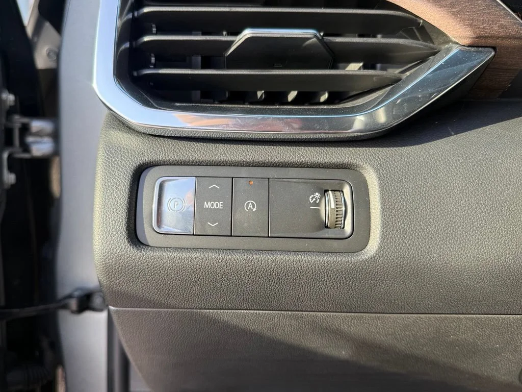 New 2026 Sterling Metallic GMC Denali Ultimate image 31