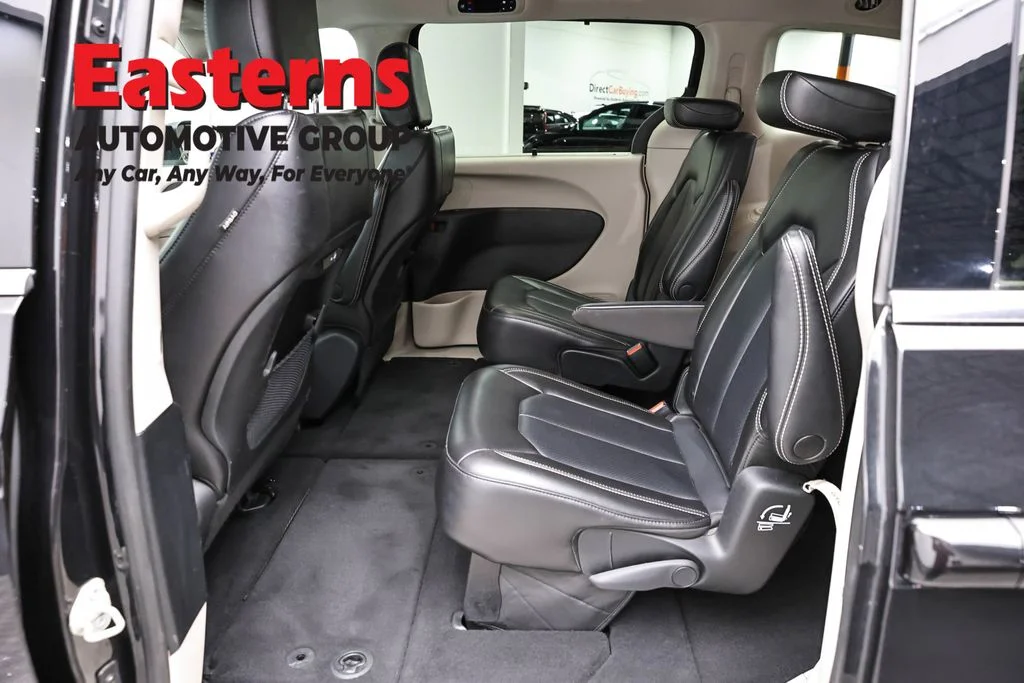 Used 2023 Black Chrysler Touring L image 22