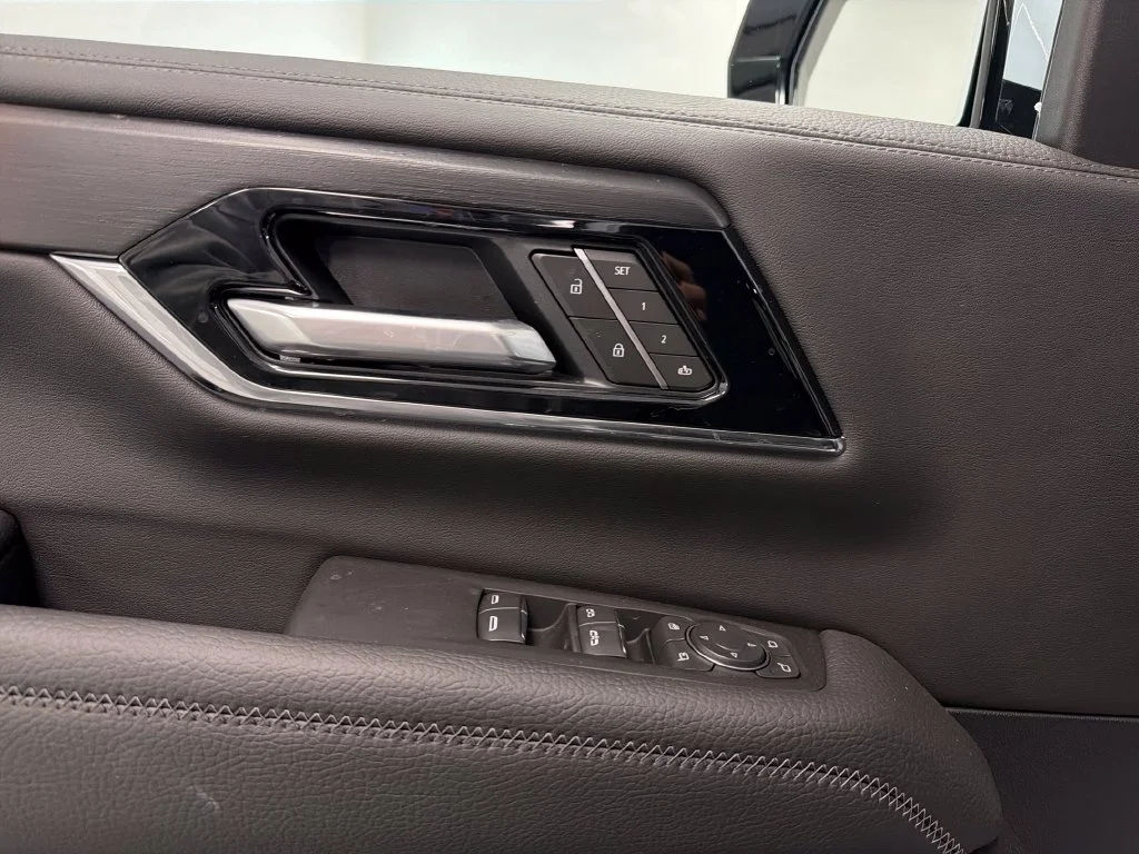 2027 GMC Yukon Denali - Photo 20