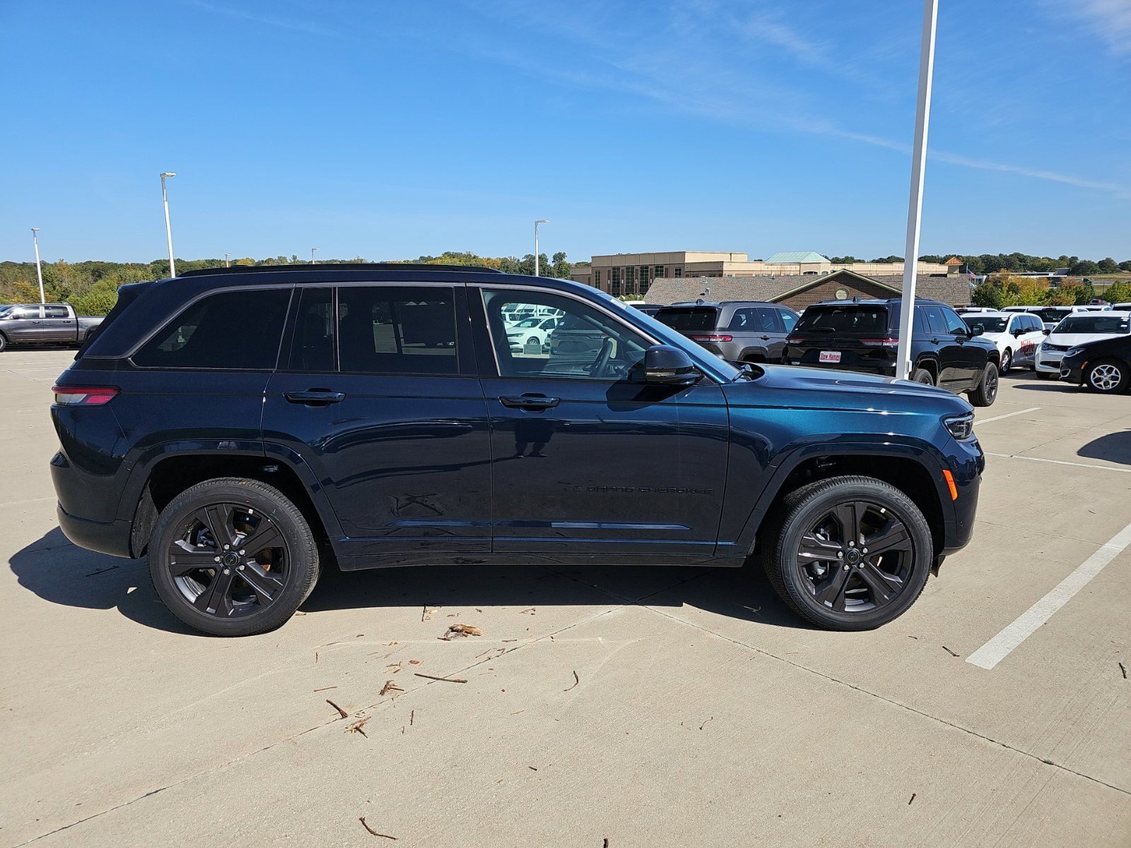 New 2027 Fathom Blue Pearlcoat Jeep Limited Reserve image 6