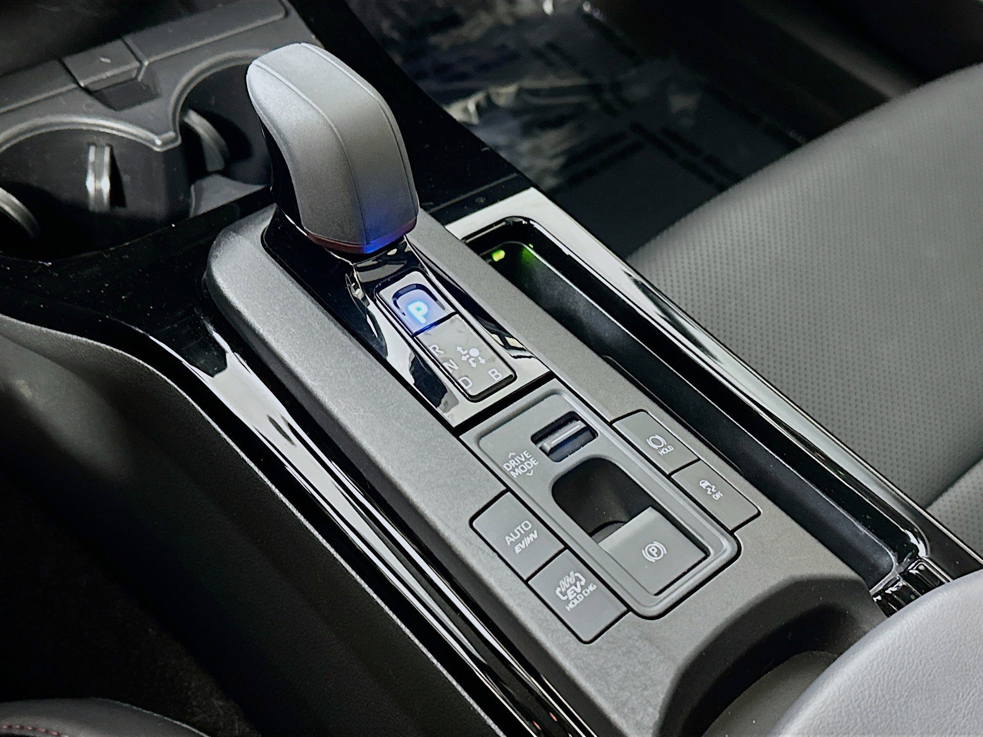 2024 Toyota Prius Prime XSE Premium - Photo 16