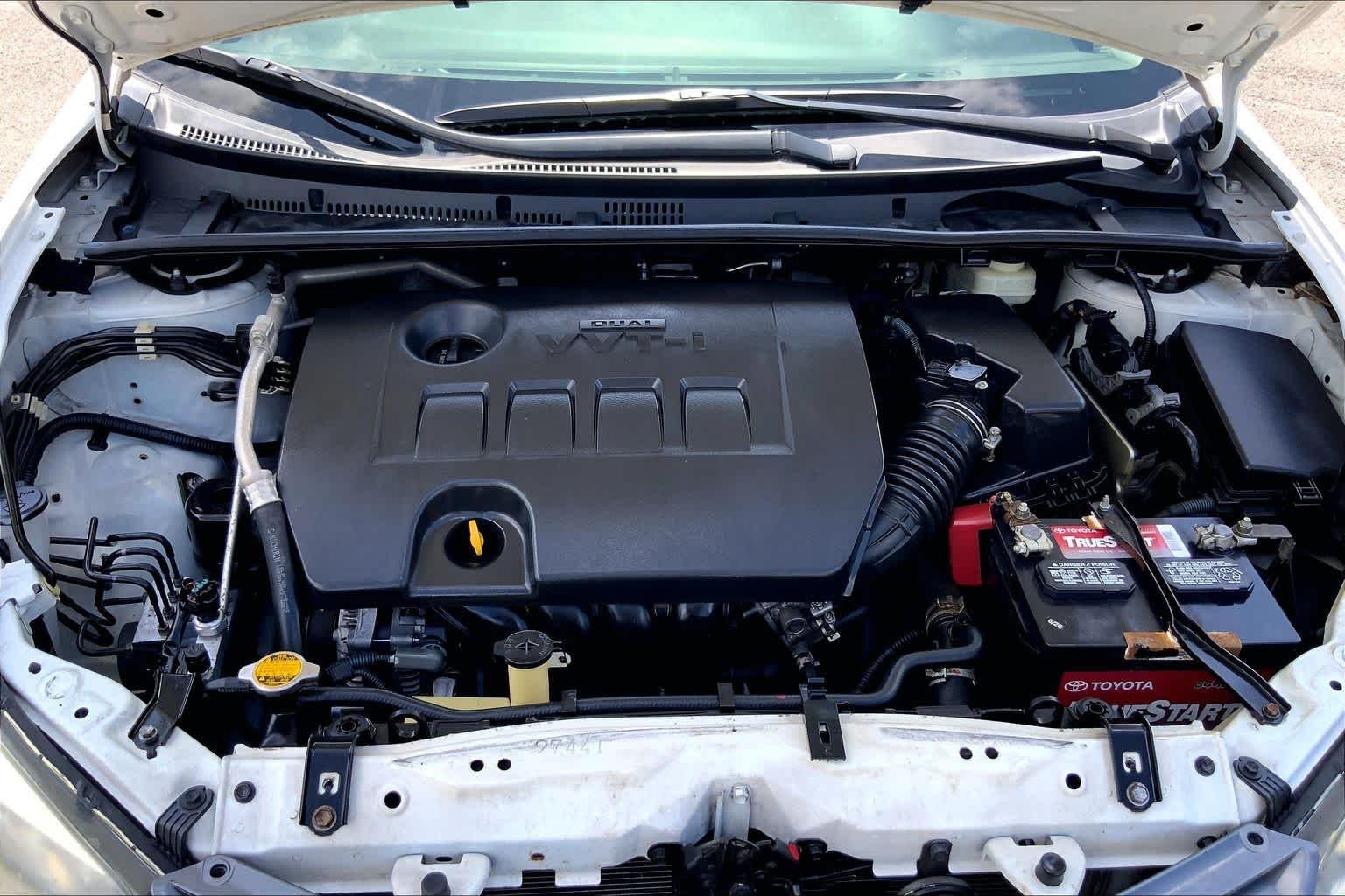 Used 2015 Super White Toyota LE image 31