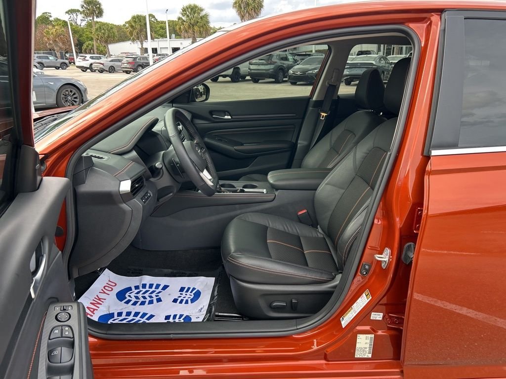 Used 2021 Orange Nissan 2.5 SR image 17