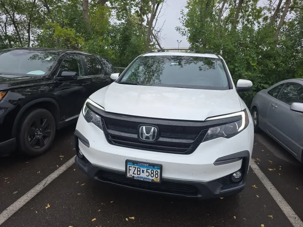 Certified 2021 Honda Pilot SE with VIN 5FNYF6H29MB013881 for sale in Hopkins, Minnesota