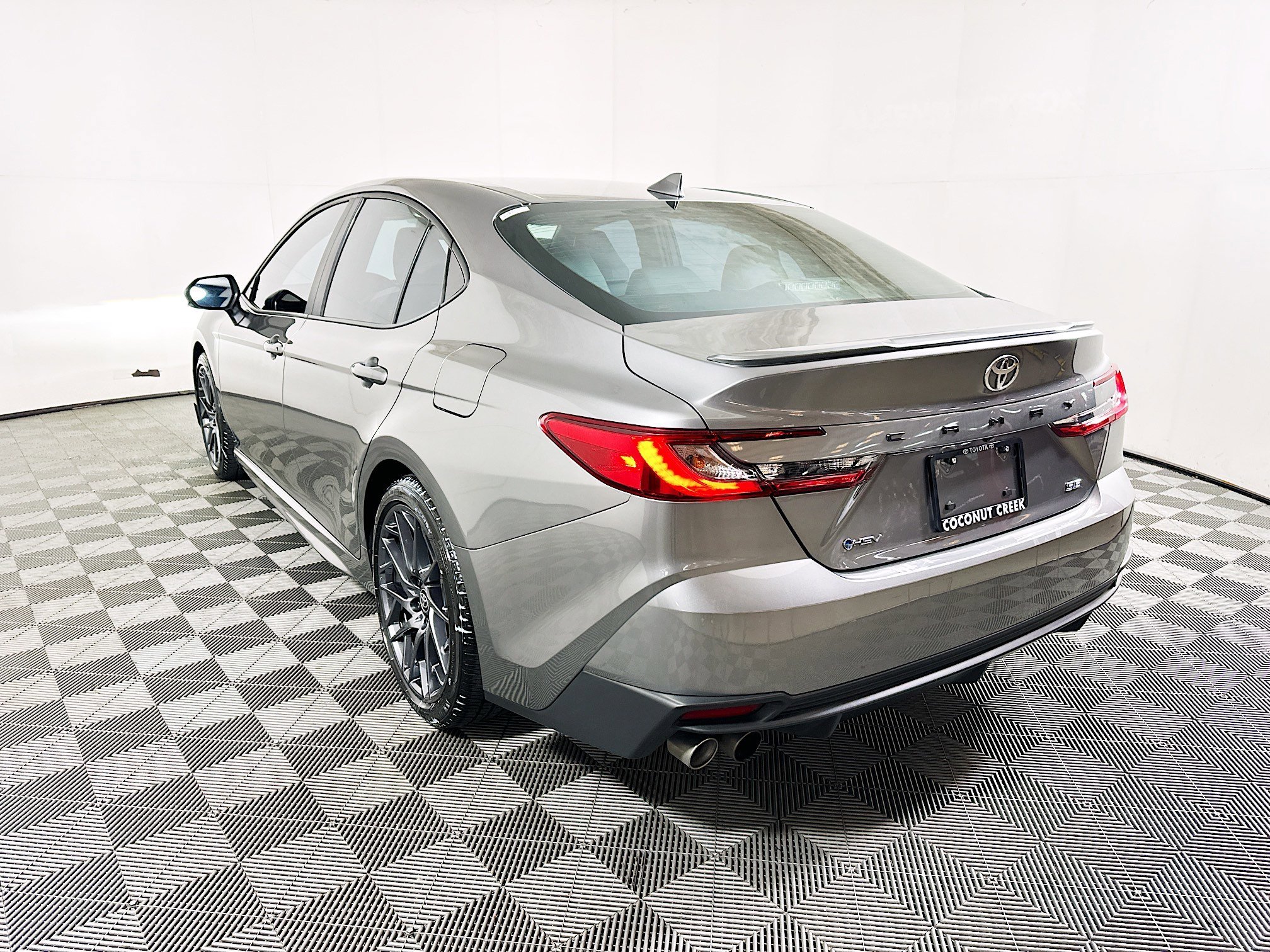 2025 Toyota Camry thumbnail 7