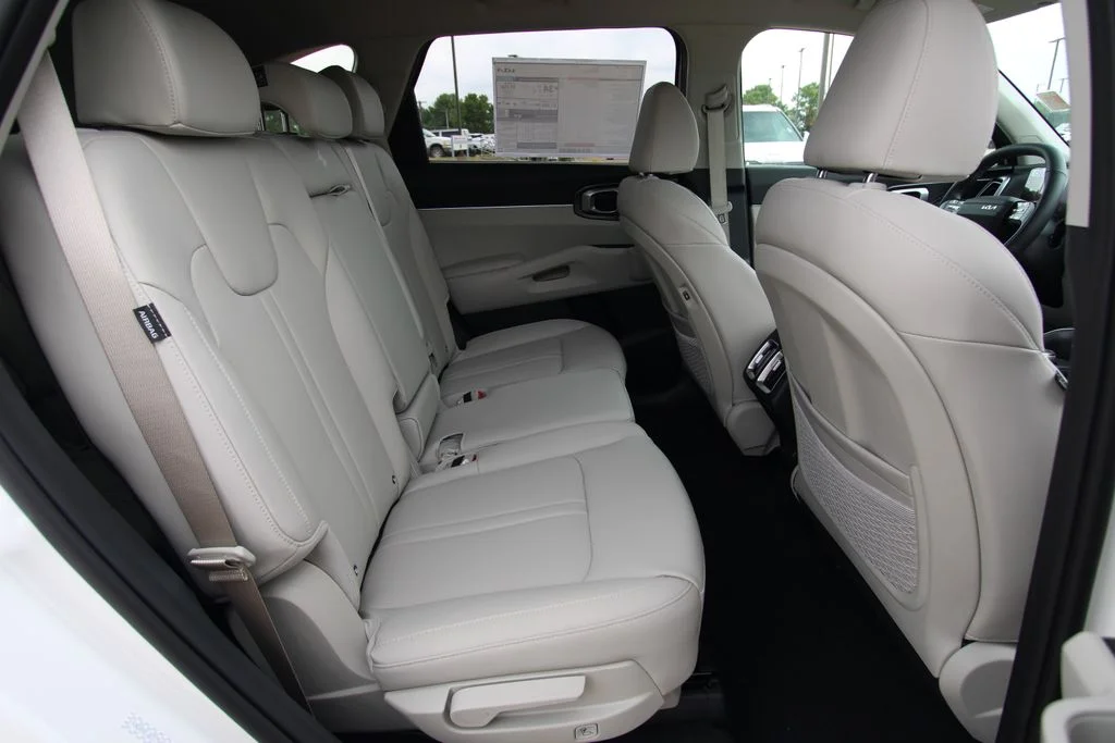 New 2026 Snow White Pearl Kia EX image 9
