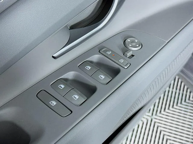 2025 Hyundai Elantra Blue - Photo 29