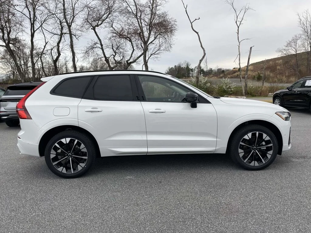 New 2026 Crystal White Volvo Plus image 29