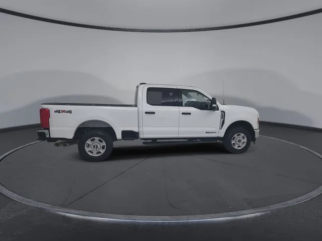 Used 2025 Oxford White Ford XLT image 16