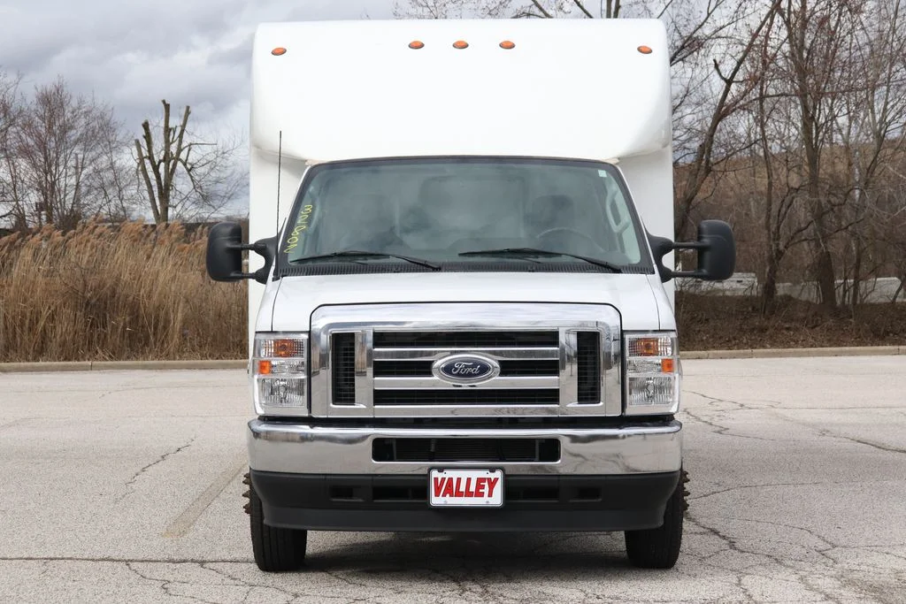 Used 2025 Oxford White Ford Base image 3