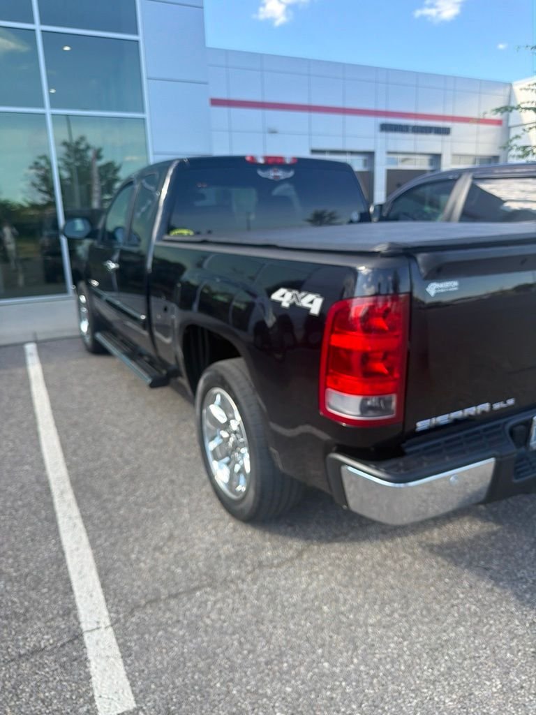 Used 2013 Black GMC SLE image 4