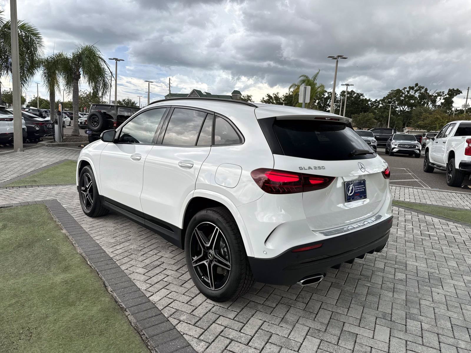 New 2026 Polar White Mercedes-Benz 250 4MATIC® SUV image 4