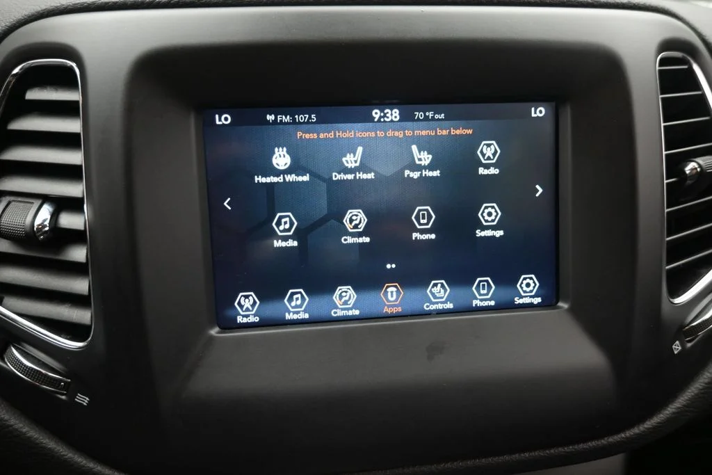 Used 2020 White Jeep Latitude image 19
