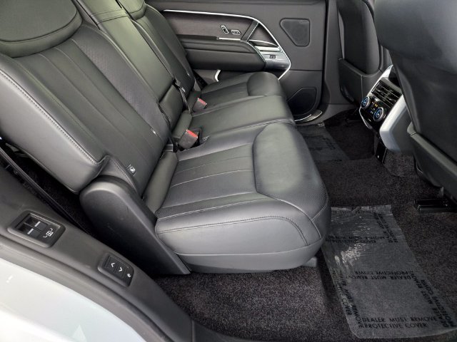 Used 2025 White Land Rover SE image 17