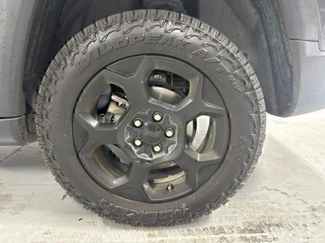 Used 2023 Gray Jeep Trailhawk image 9
