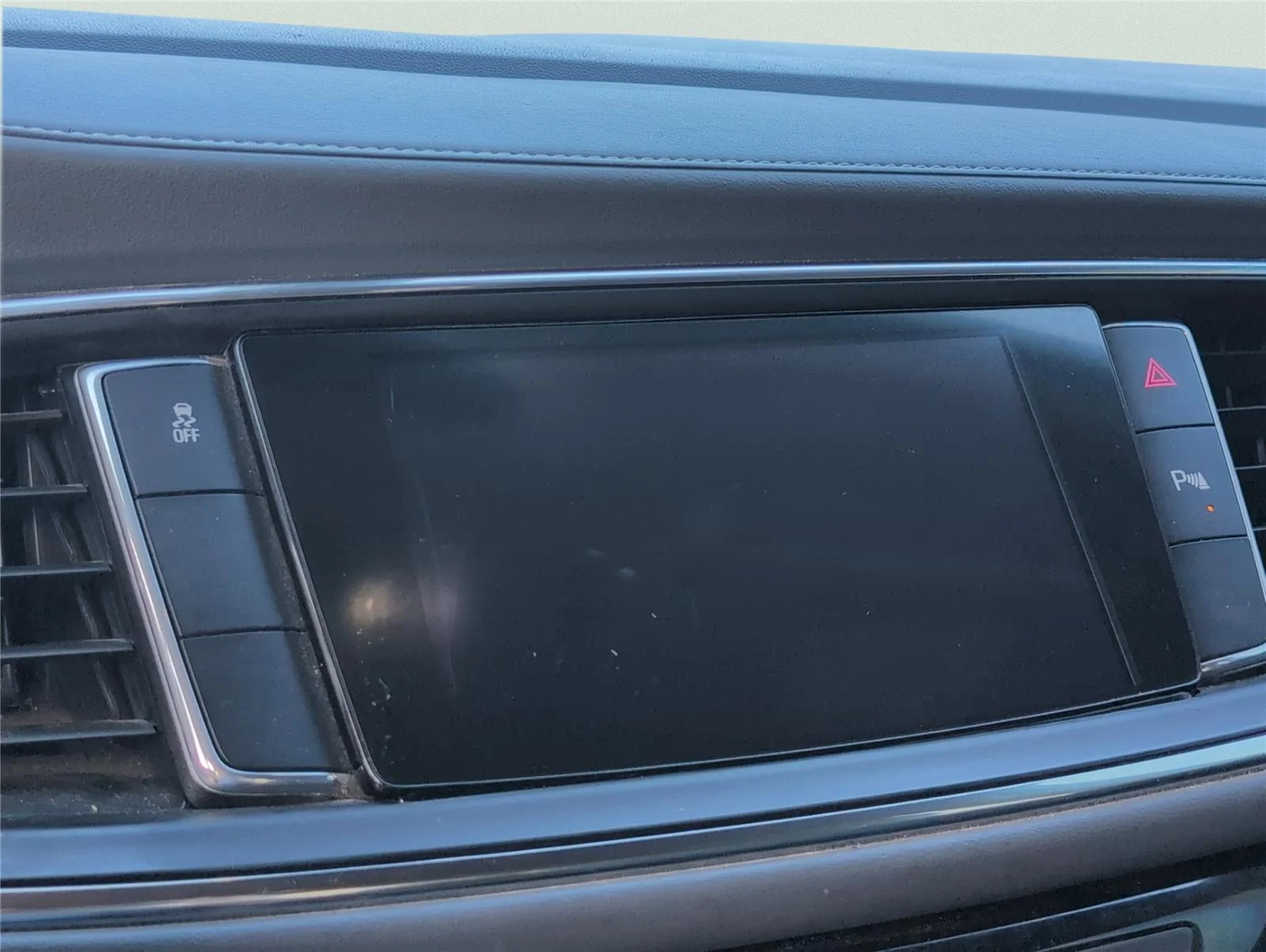 Used 2020 Summit White Buick Essence image 19
