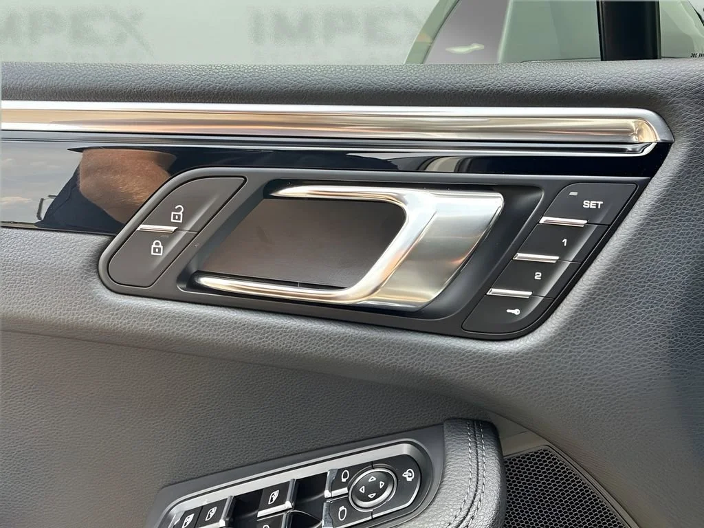 Used 2024  Porsche  image 21