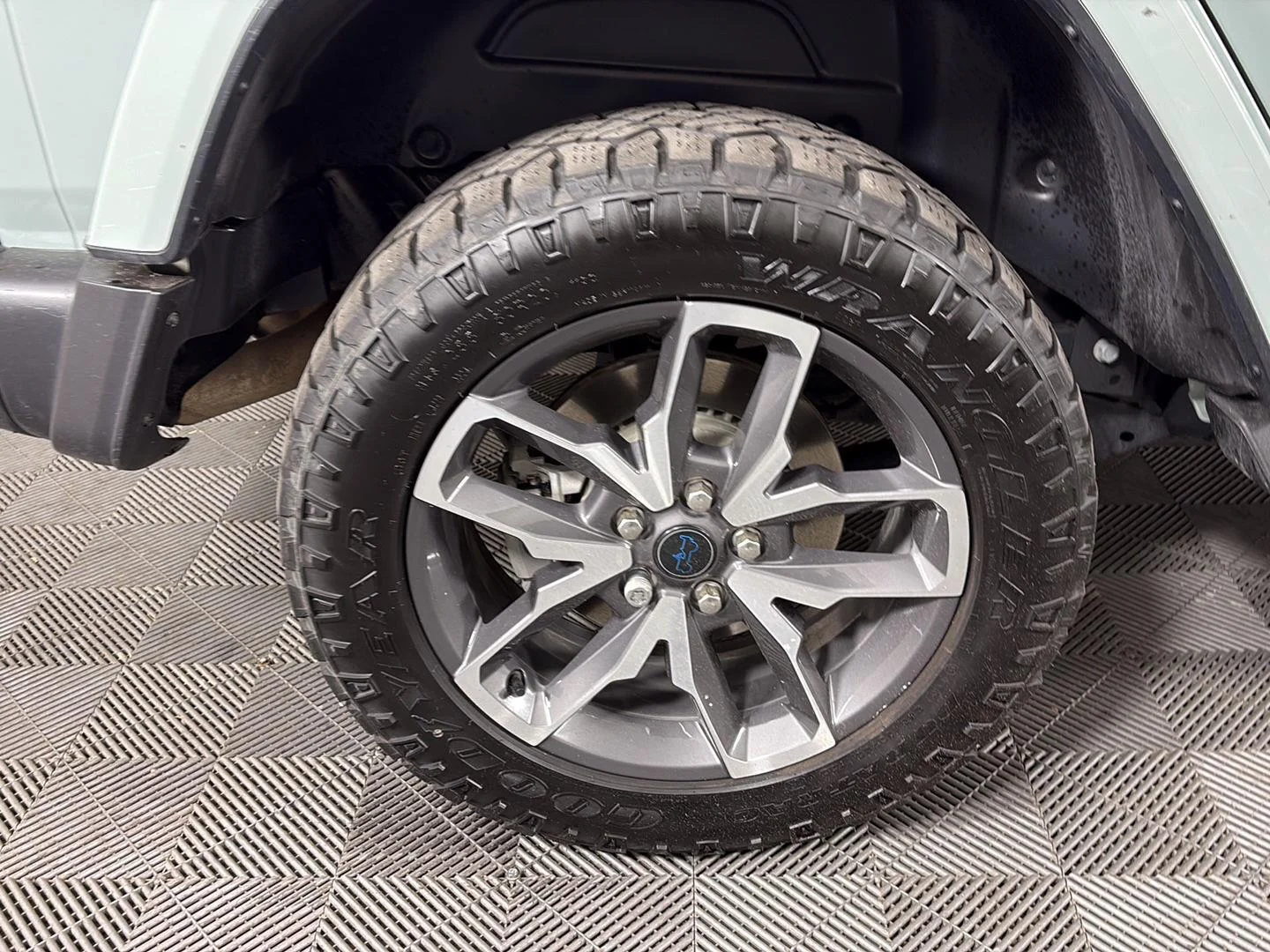 Used 2024 Earl Clearcoat Jeep Sport S image 14