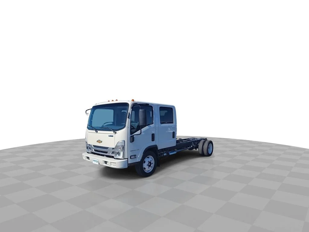 New 2025 Arc White Chevrolet 2WD Crew Cab 176" image 4