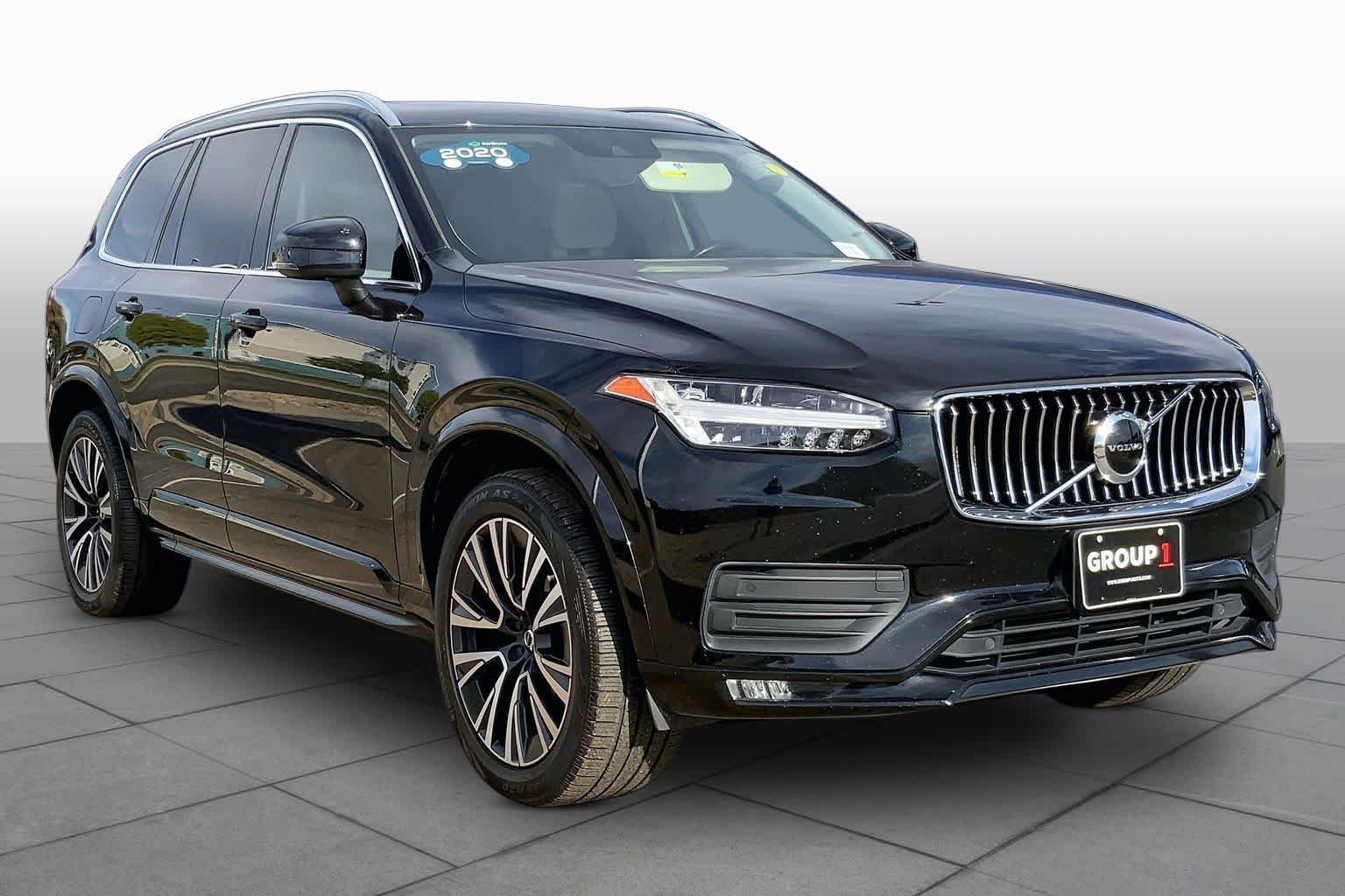 Used 2020 Onyx Black Metallic Volvo Momentum image 3