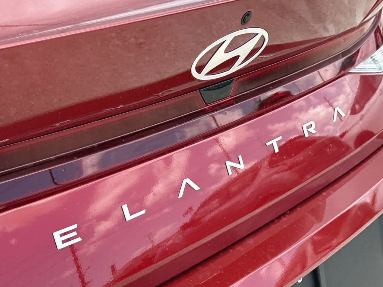 2025 Hyundai Elantra SE - Photo 10